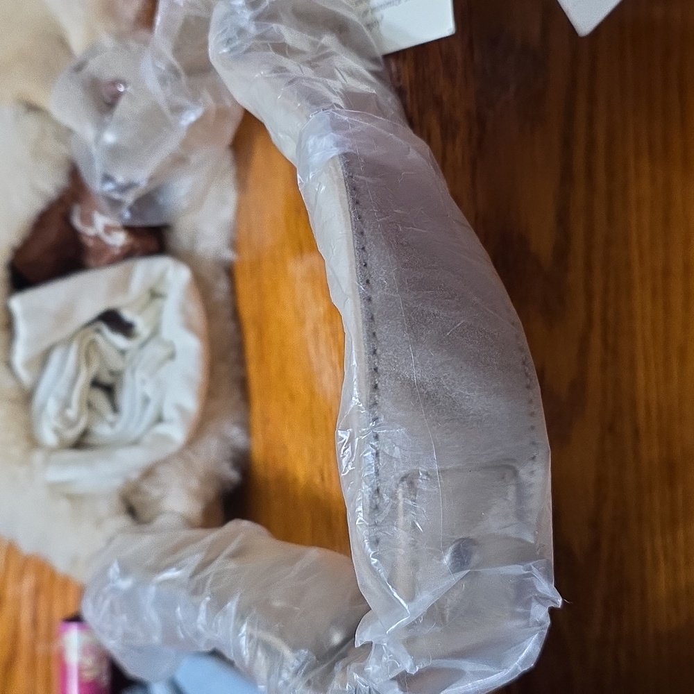 πNWTπUGG Cream Shearling Shoulder Bag W/ DUSTER - Picture 11 of 13